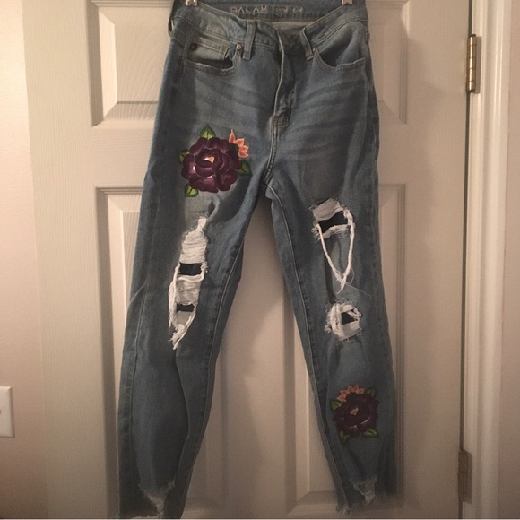 Ripped Floral-Embroidered Jeans - Picture 2 of 3